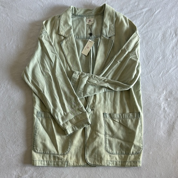 NWT oversized light jean jacket by AG - Picture 3 of 5